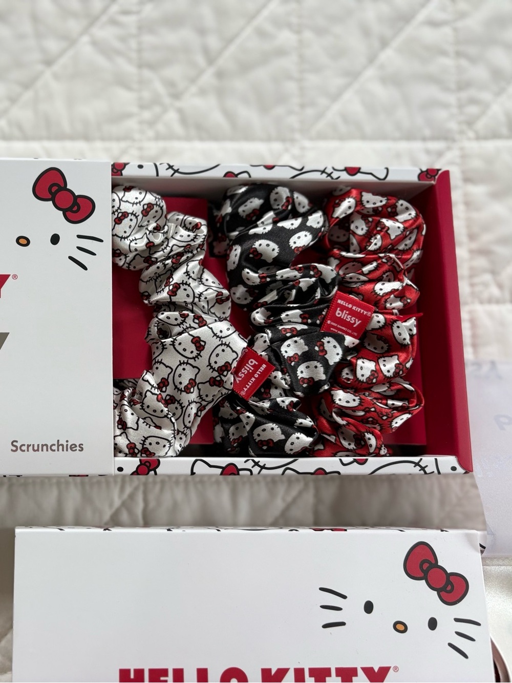 Hello Kitty x Blissy 100% Mulberry Silk Pillowcase & Scrunchie Haircare Bundle - Picture 3 of 6